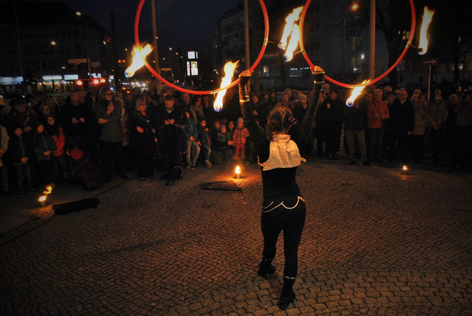 01 feuerhoops spherina