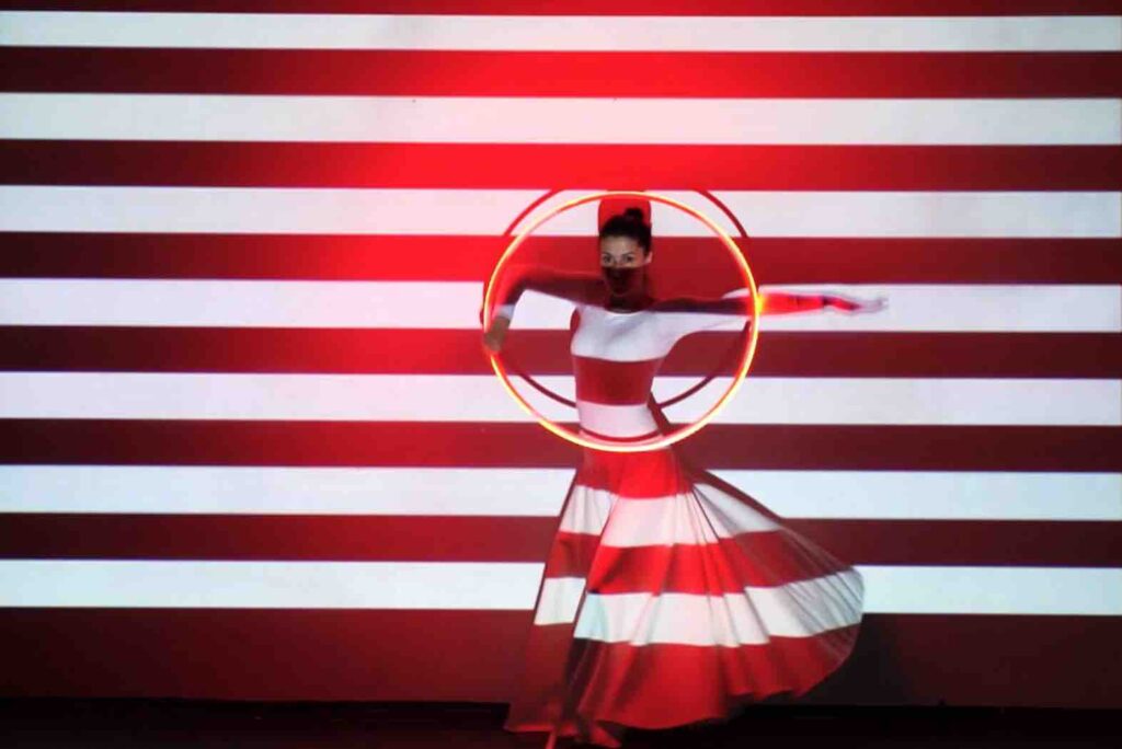 4 hula hoop tanz show mit digital kunst